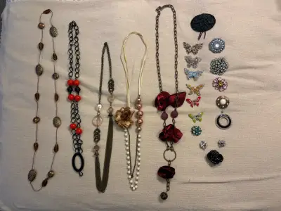 Lote de collares y broches variados - miniatura 4