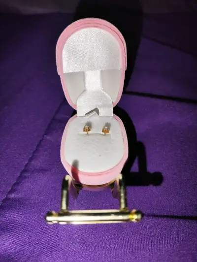Aros de oro en estuche de cochecito - miniatura 1