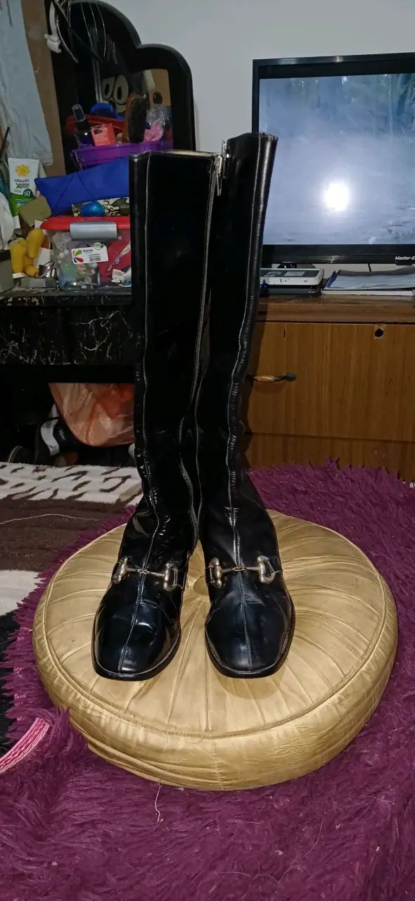 Botas de cuero negras con tacón alto - 1