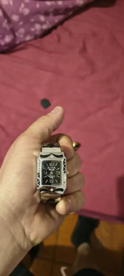 Reloj de pulsera Antea con diseño elegante - miniatura 1