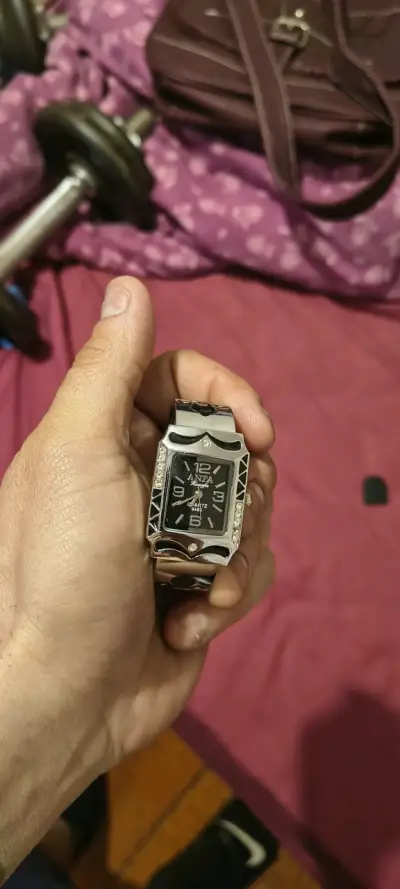Reloj de pulsera Antea con diseño elegante - miniatura 4