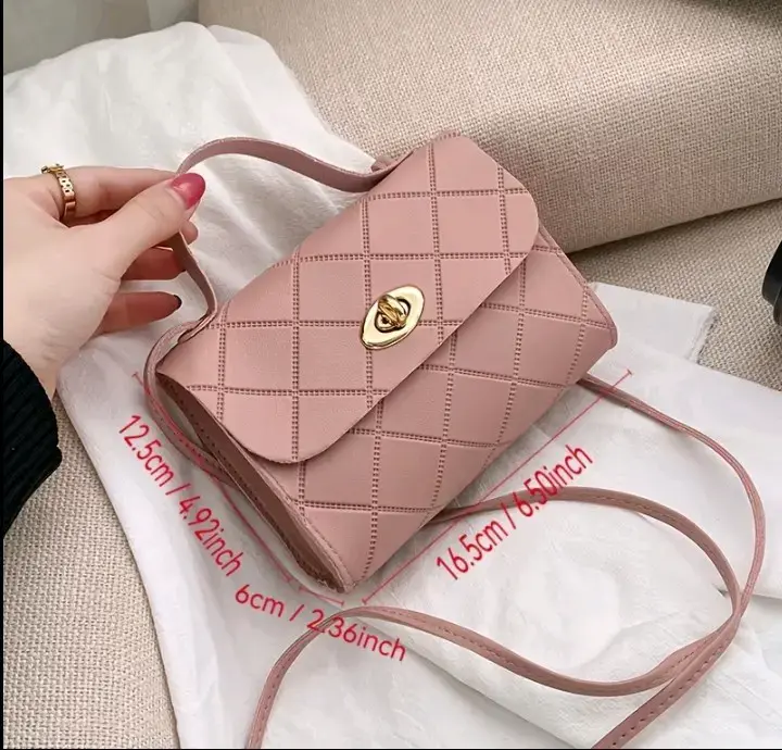 Cartera de mano rosa con diseño acolchado - 3