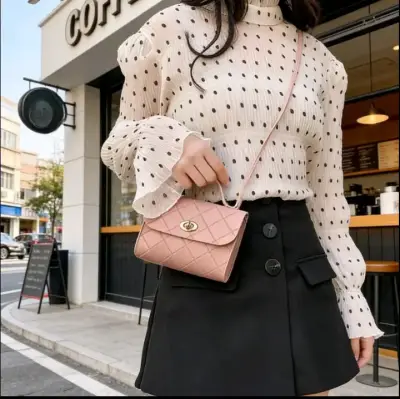 Cartera de mano rosa con diseño acolchado - miniatura 6