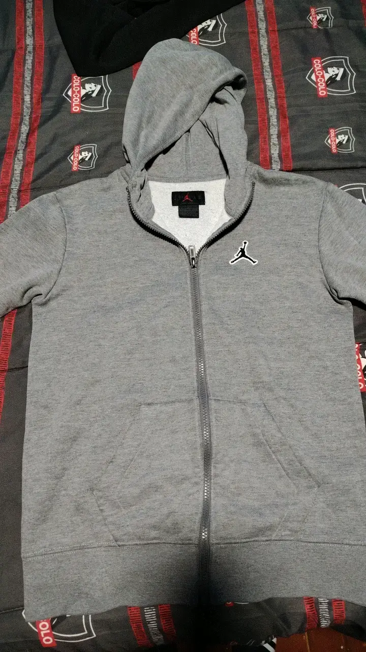 Poleron con gorro, gris ,Jordán original, poco uso
