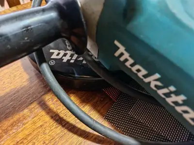 Esmeril angular Makita usado en buen estado - miniatura 2