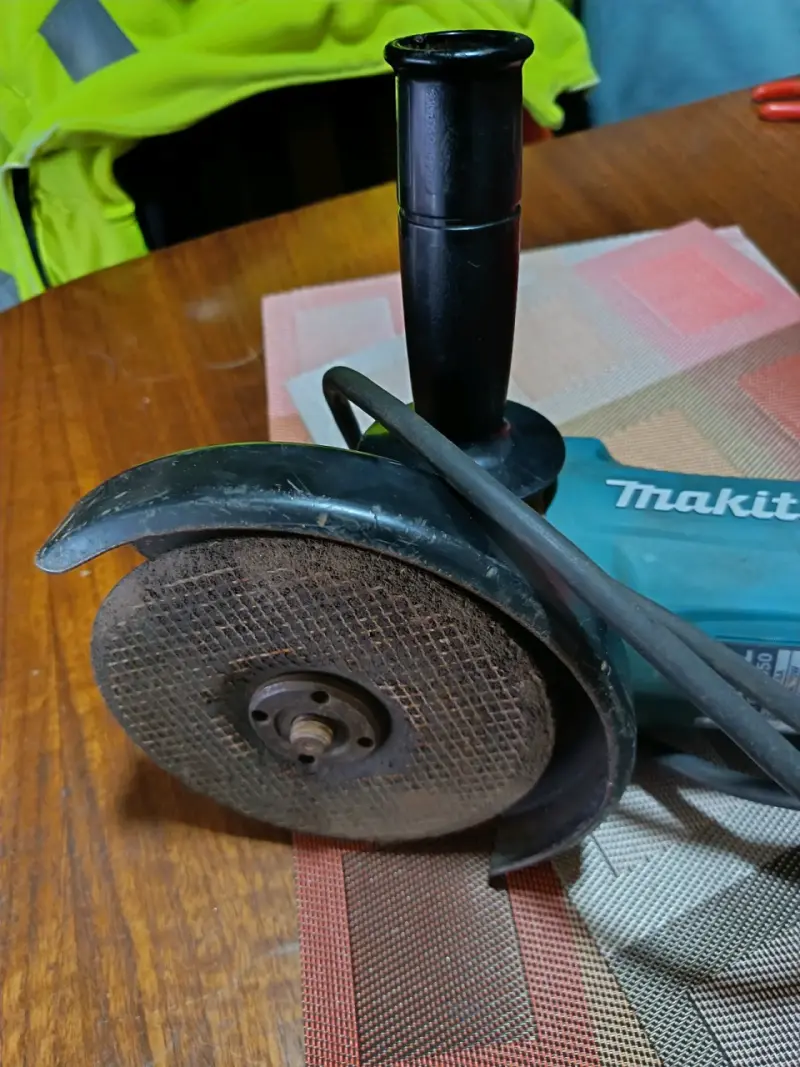Esmeril angular Makita usado en buen estado - 3