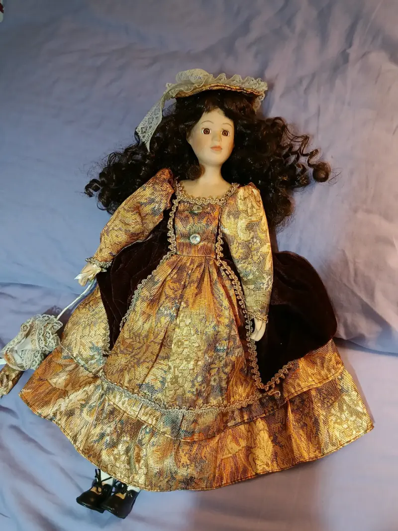 Muñeca de porcelana vintage - 1