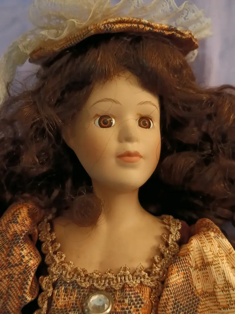 Muñeca de porcelana vintage - 2