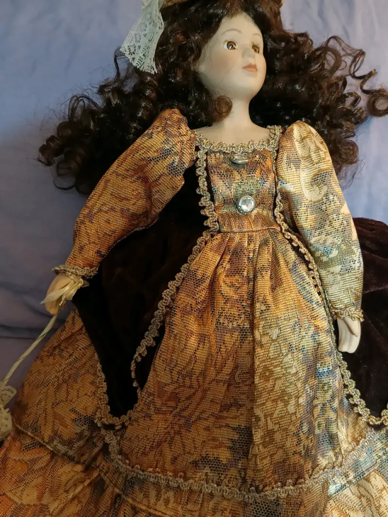 Muñeca de porcelana vintage - 3