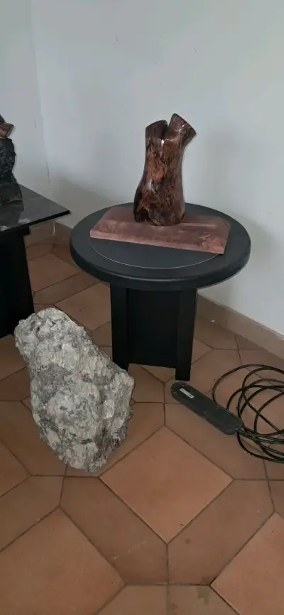 Mesa auxiliar redonda con base de madera - miniatura 2
