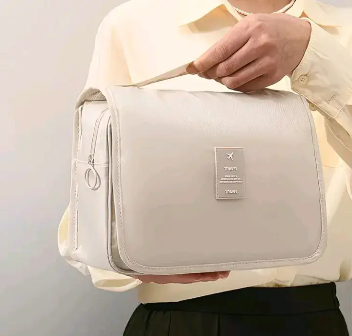Neceser de Viaje Colgante Beige con Compartimentos - 1