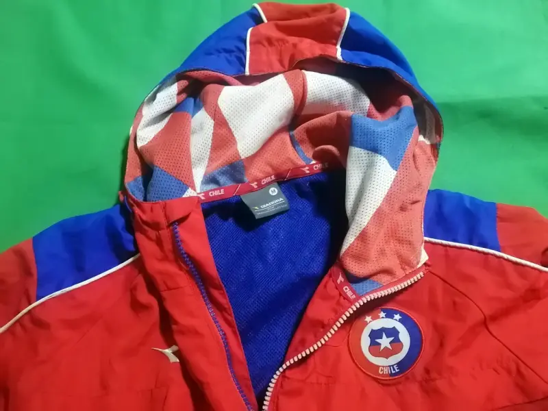 Chaqueta Roja de la Selección Chilena con Capucha - 3