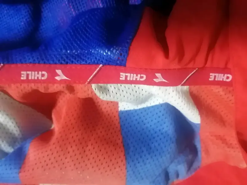 Chaqueta Roja de la Selección Chilena con Capucha - 5