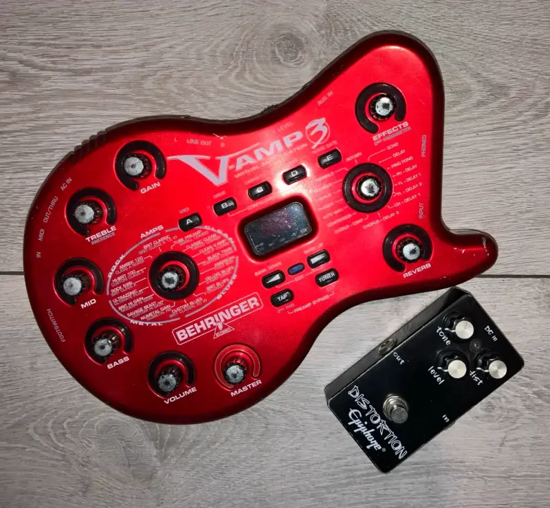 Pedal de efectos Behringer V-Amp 3 y Epiphone Dis - 1