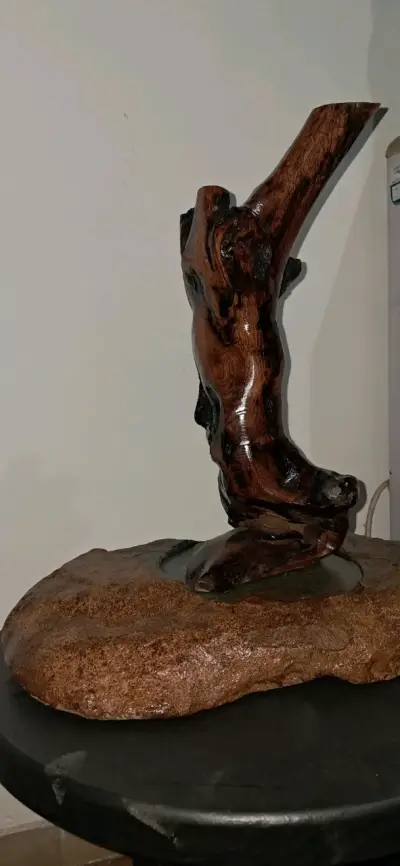 Escultura de madera de boldo ..mujer oculta - miniatura 1