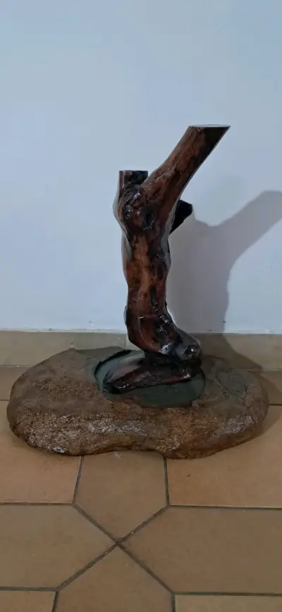 Escultura de madera de boldo ..mujer oculta - miniatura 3