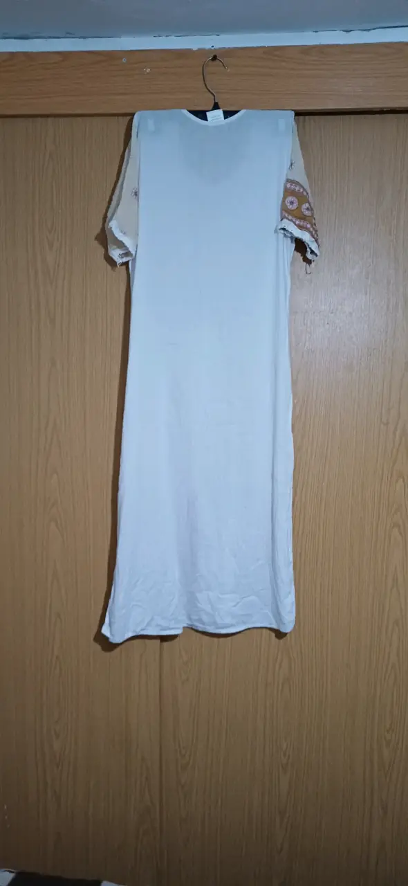 Vestido blanco con bordado floral - 2