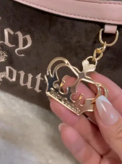 Bolso Juicy Couture cafe y rosa con detalles dorad - miniatura 3