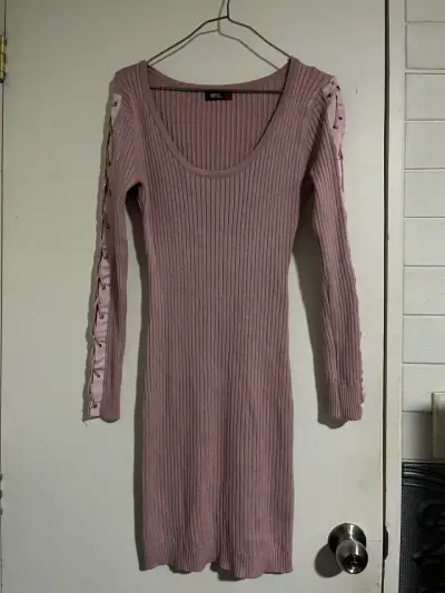 Vestido ESTÁNDAR ajustado morado sin mangas - miniatura 1