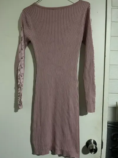 Vestido ESTÁNDAR ajustado morado sin mangas - miniatura 2