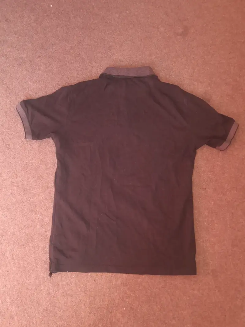 Polera Polo Negra con Cuello Gris - 2