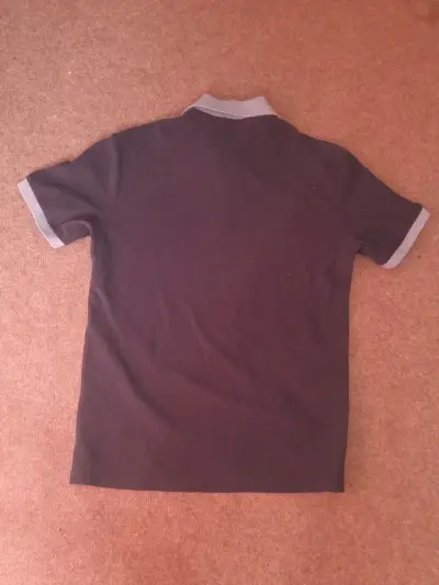 Polera Polo Negra con Detalles Grises - miniatura 1
