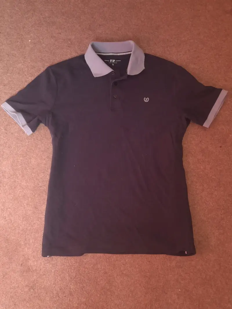 Polera Polo Negra con Detalles Grises - 2