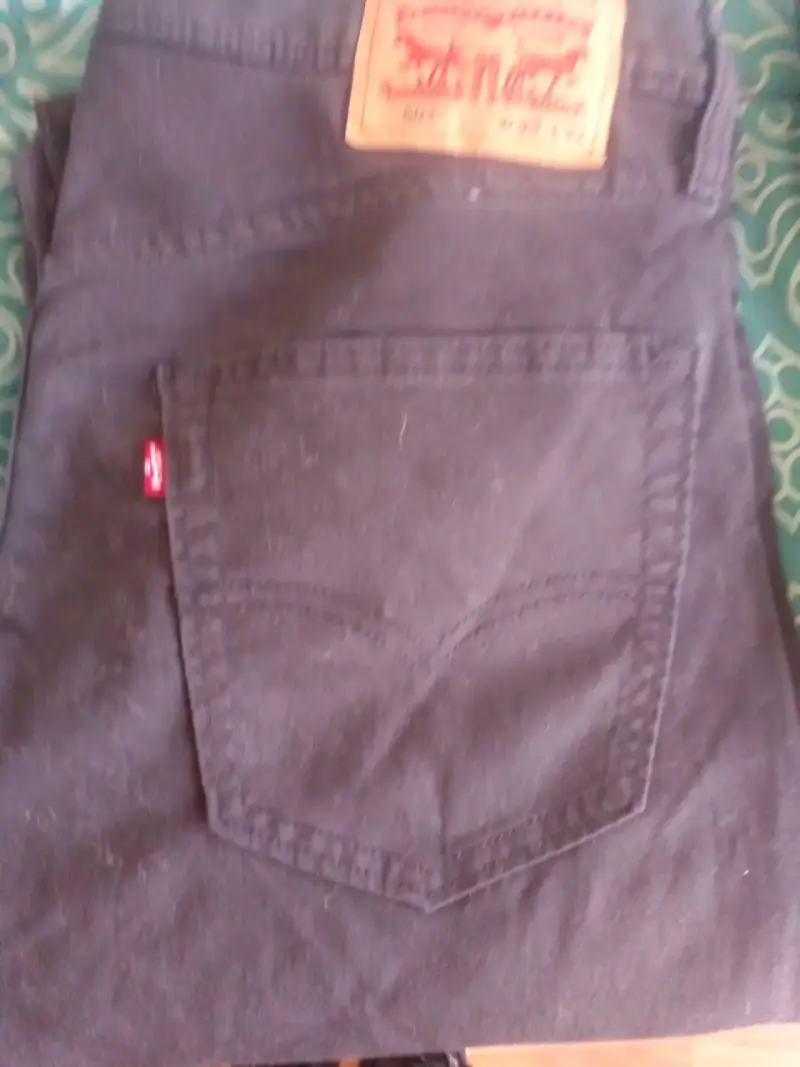 Jeans negros Levi's para hombre en buen estado - 1