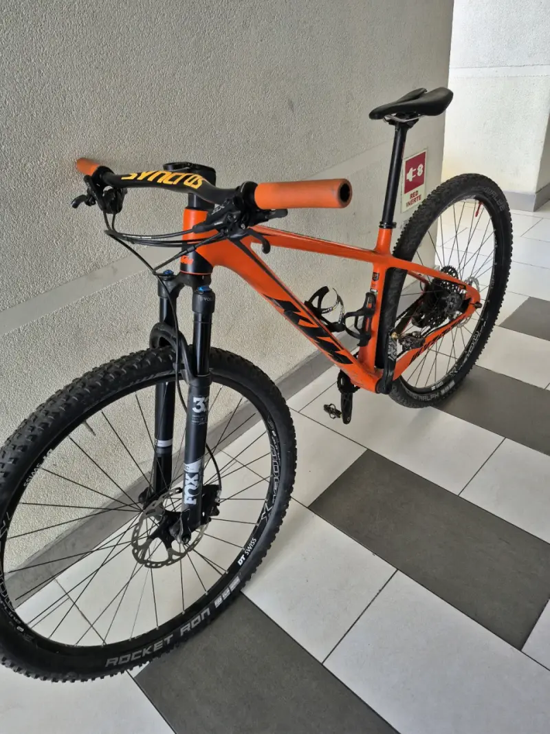 Bicicleta de Montaña KTM Naranja con Suspensión - 1