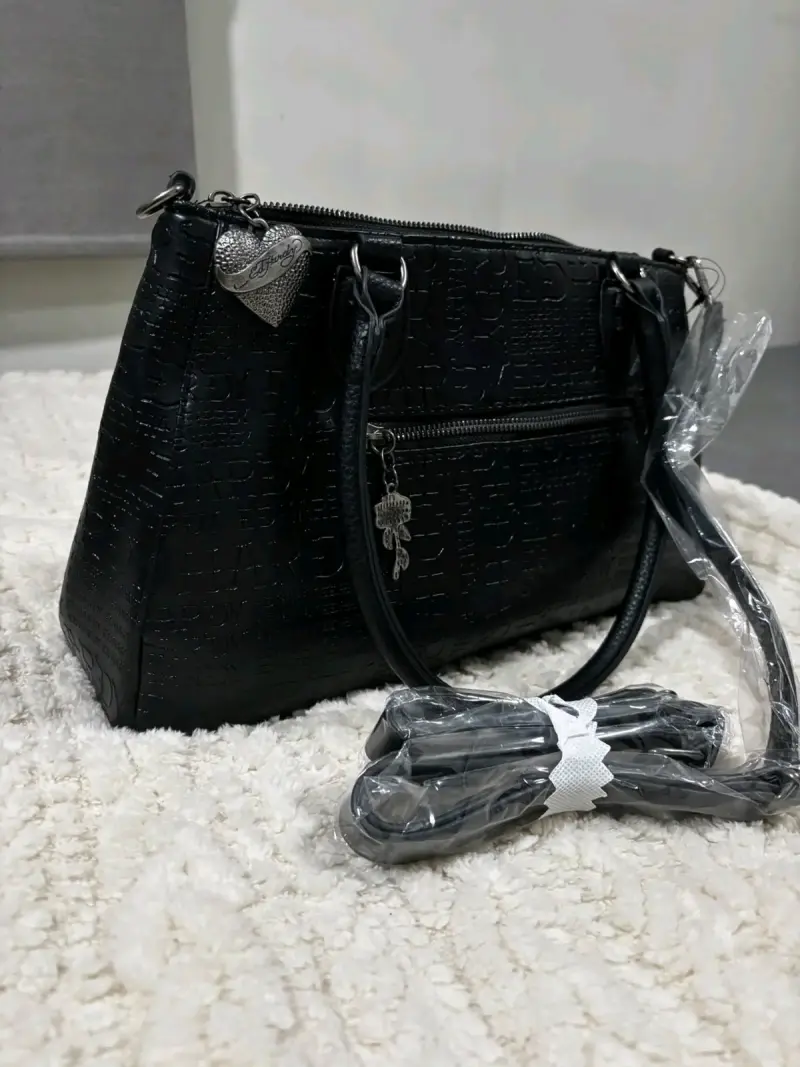 Bolso negro Ed Hardy con detalles en relieve - 3