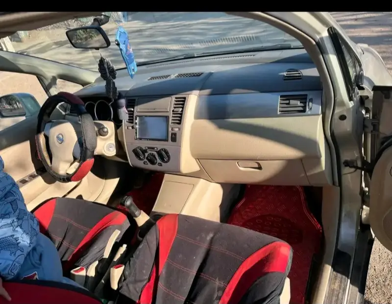 Auto Nissan tiida - 1