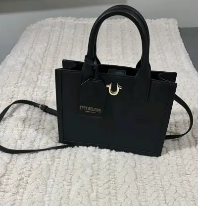 Bolso negro True Religion con correa ajustable - miniatura 1