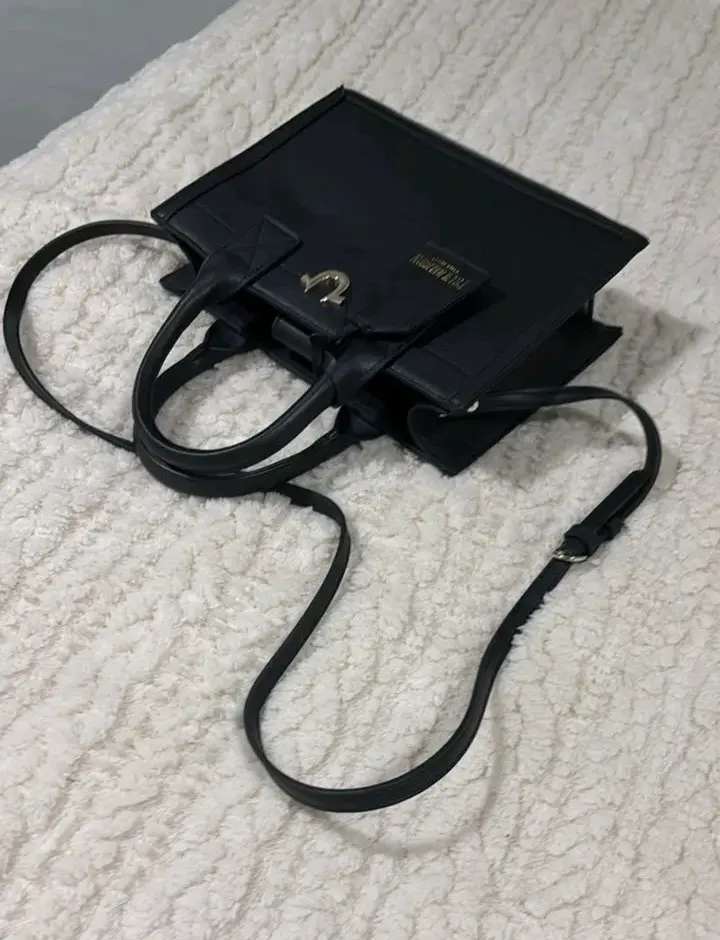 Bolso negro True Religion con correa ajustable - 3
