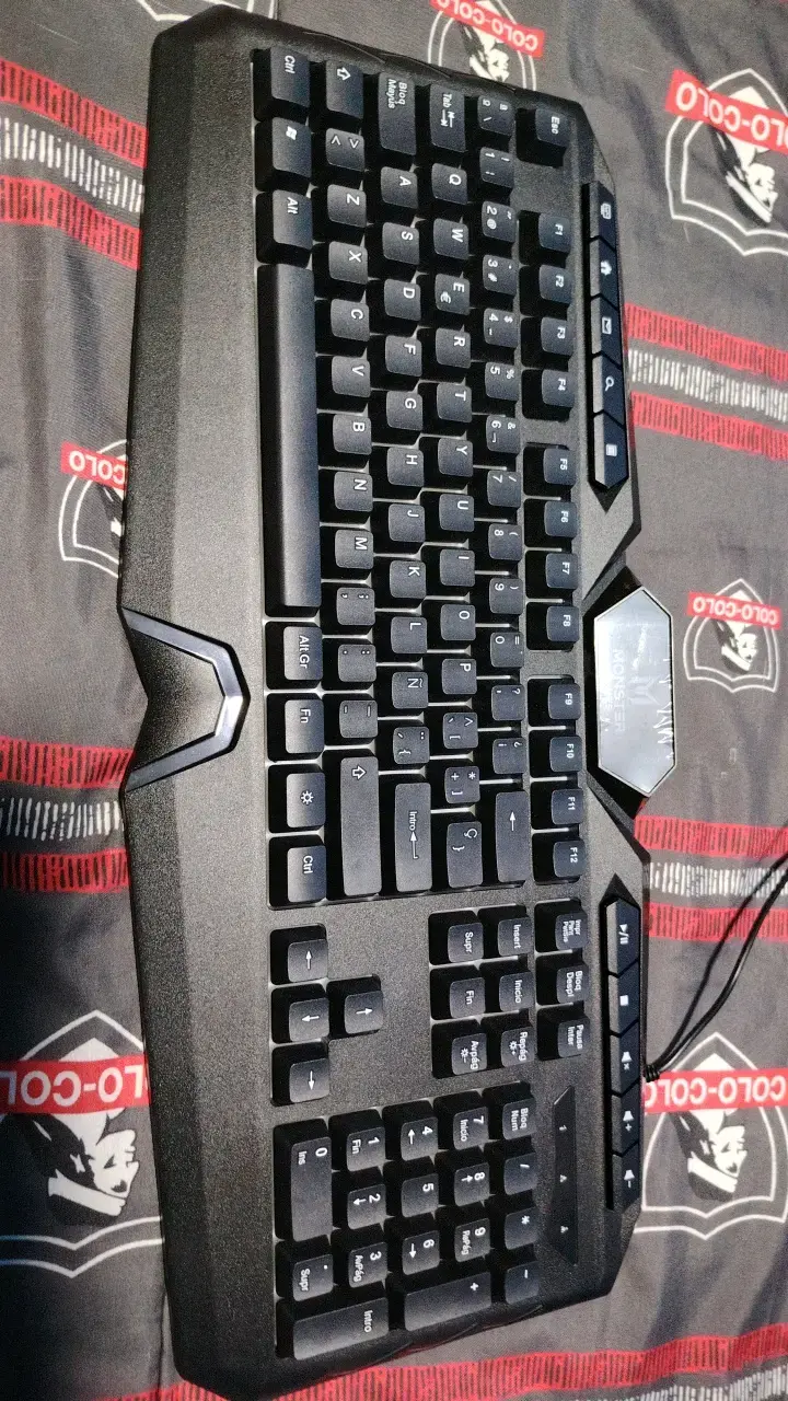Teclado nuevo solo le falta la caja - 1