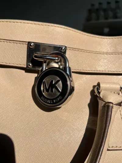 Bolso de mano gris claro Michael Kors elegante - miniatura 1