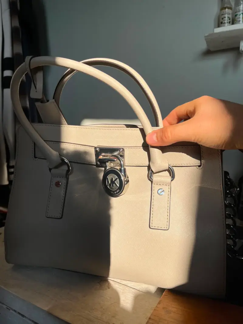 Bolso de mano gris claro Michael Kors elegante - 2