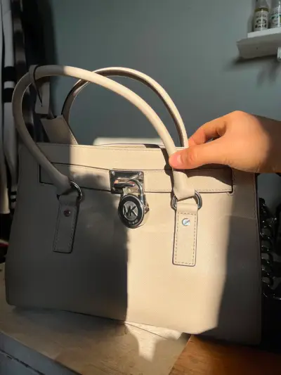 Bolso de mano gris claro Michael Kors elegante - miniatura 2