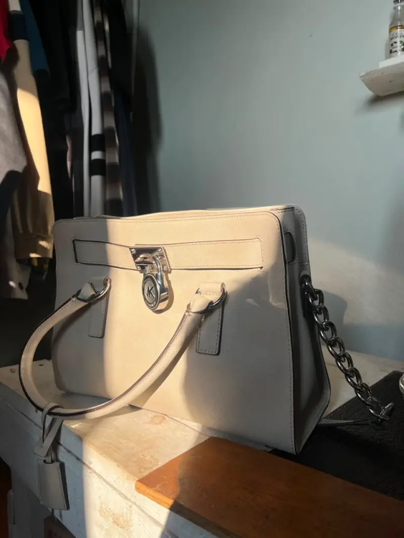 Bolso de mano gris claro Michael Kors elegante - 3