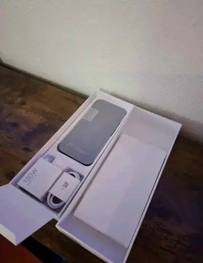 Xiaomi 17 Pro Max nuevo con cargador - miniatura 2