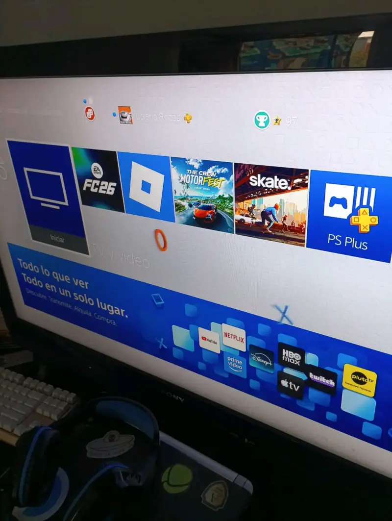 Consola PlayStation 4 con 2 controles - 1