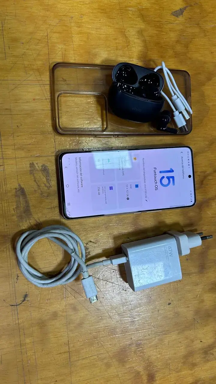 Smartphone Vivo con accesorios y audífonos - 3