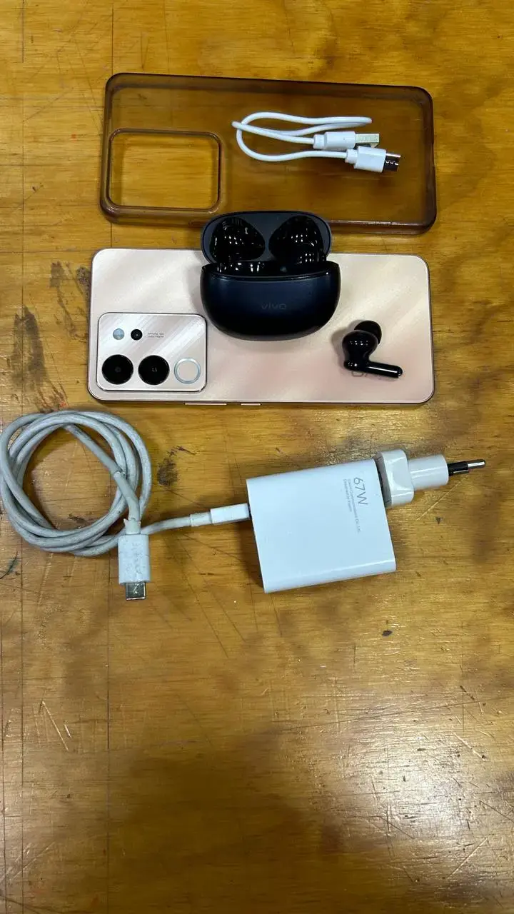 Smartphone Vivo con accesorios y audífonos - 5