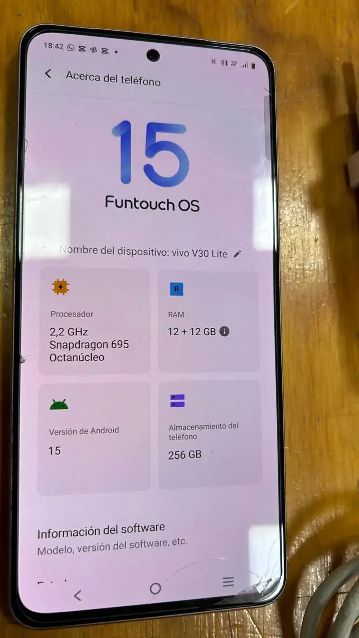 Smartphone Vivo con accesorios y audífonos - 6