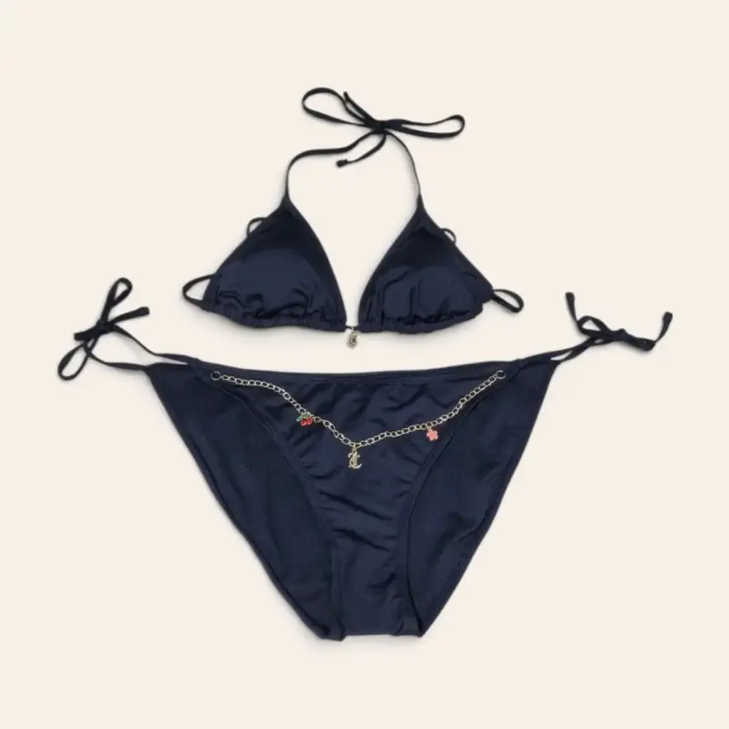 Bikini negro con cadena decorativa
