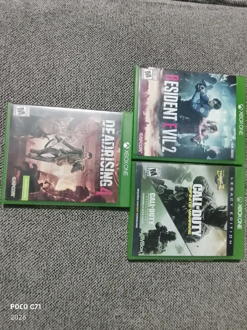 Lote de Juegos Xbox One: Resident Evil 2, Dead Rising 4 y Call of Duty - 1