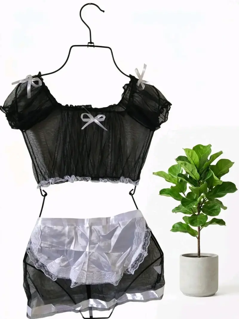 Conjunto de lencería transparente con corazones - 4