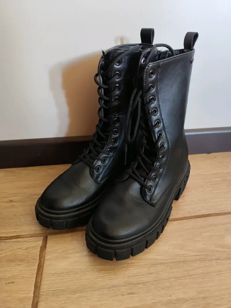 Botas negras de cuero con cordones - 2