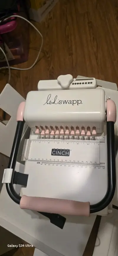 Perforadora Cinch  rosada - miniatura 2