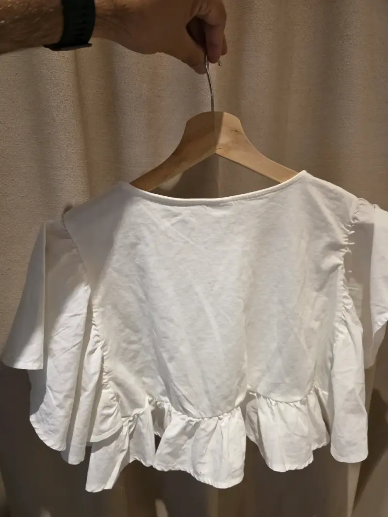 Blusa blanca con volantes Zara para mujer - 2