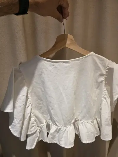 Blusa blanca con volantes Zara para mujer - miniatura 2